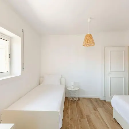 Apartamento T2 Com Terraco דירה *